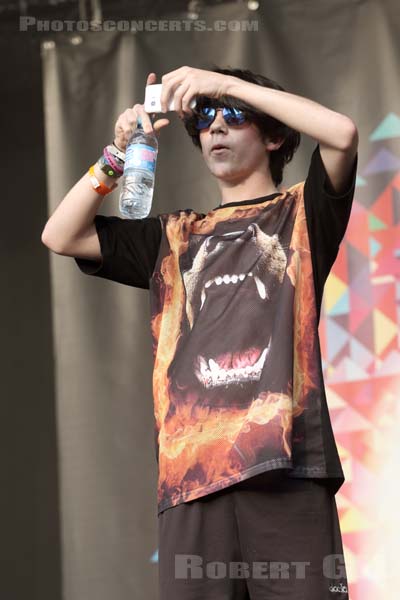 DECLAN MCKENNA - 2015-07-16 - PARIS - Parvis de l'Hotel de Ville - 